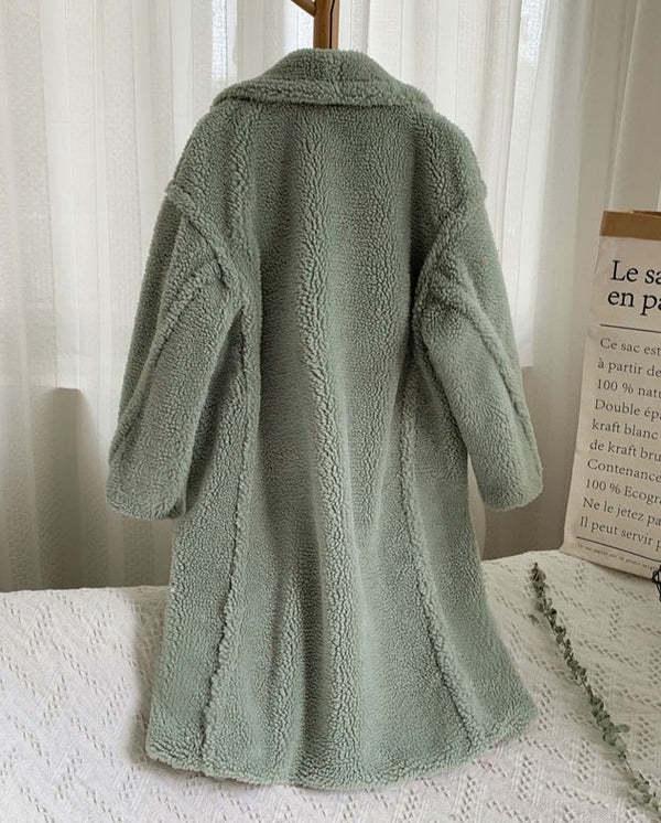 Женское пальто средней длины свободного кроя из искусственной овчины/овечьей шерсти на осень/зиму 2024