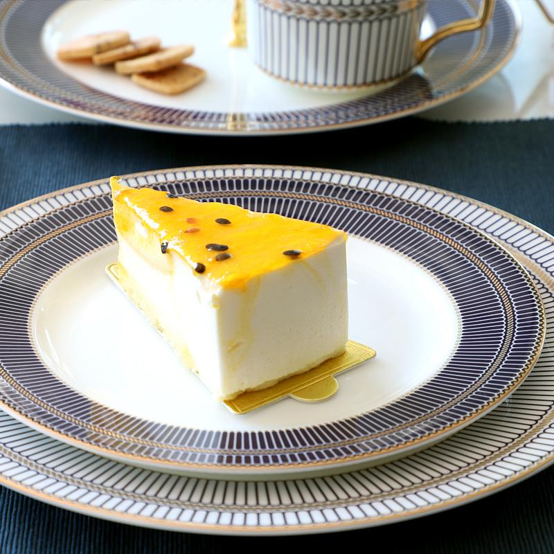 Fine Bone China Dinner Plates Sets, Light Luxury Tableware Stripe Pattern Gilt Edged Porcelain Dinnerware Round Set of 6