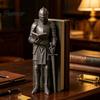 Читальный зал Средневековый Декор Рыцарь Книжная полка Декор, Защитный книжный упор Статуя, Готический книжный шкаф Декор, Тема Замок Страж Дом для книжных полок,