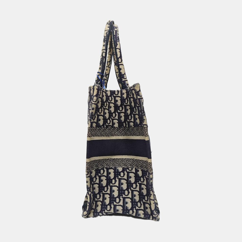 [Б/У] Сумка-тоут Book Tote, средняя, синий холст, вышитый монограмма, ручная сумка - Хорошее состояние #1IIT0IQ