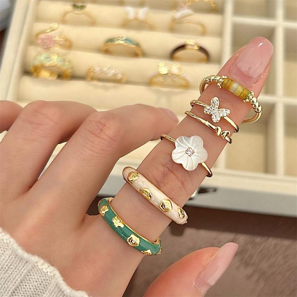 Эмаль, капельная глазурь, бабочка и перламутр, серебряное кольцо - элегантные, не тускнеющие женские украшения