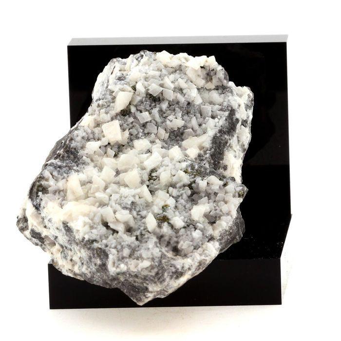Dolomite 645.3 carats
