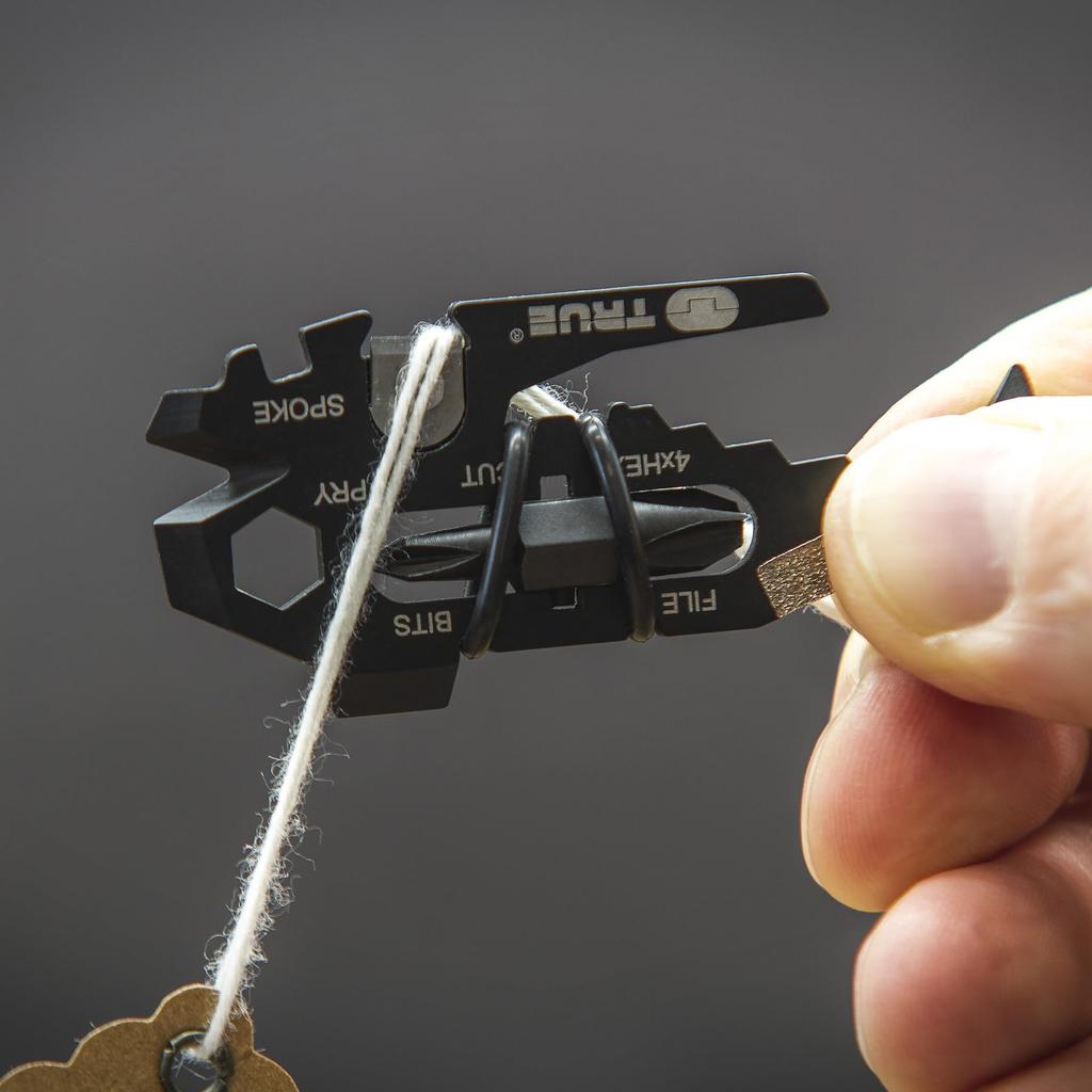 TRUE UTILITY FISHFACE 18 In 1 Key Ring with Carabiner True Utility Fishface Multi-Tool
