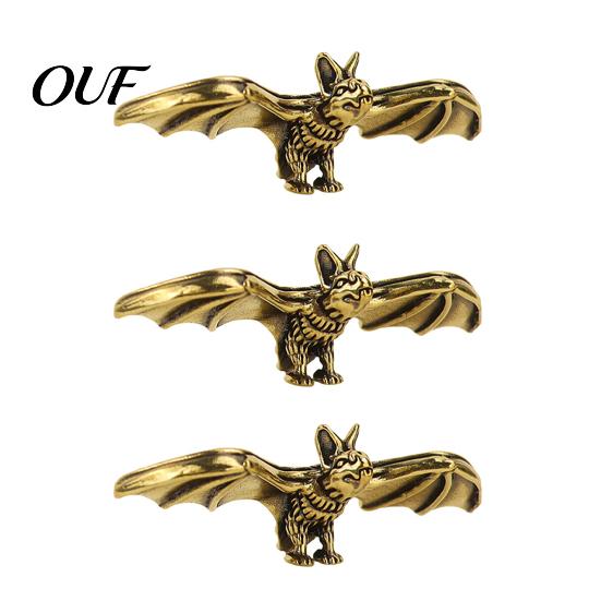 Handcrafted Copper Bat Ornament Brass Figurines, Vintage Flying Statue, Collectible Mini Animal Small Statue for Home Decor Ornament, Desk Feng