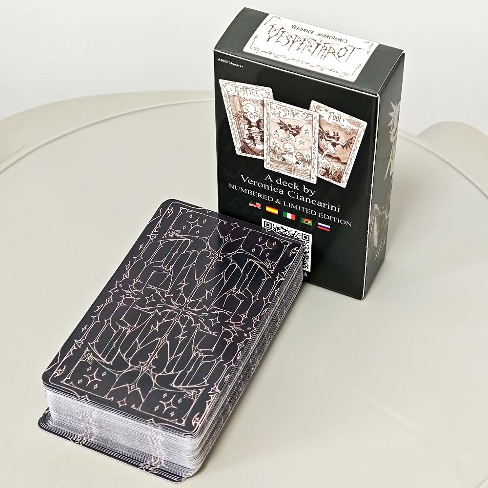 Колода Таро «Веспер» 10,3*6 см : Потрясающее черно-белое искусство с оригинальным карандашным рисунком, 78 шт. карточек