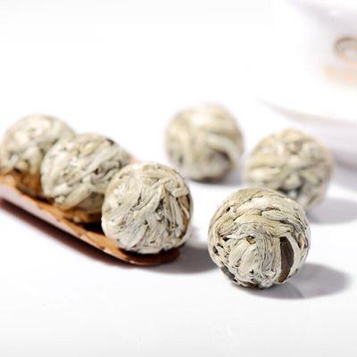 Юньнань Старое Дерево Белый Чай Высокая Гора Юэ Гуан Бай Жемчуг Дракона Луна