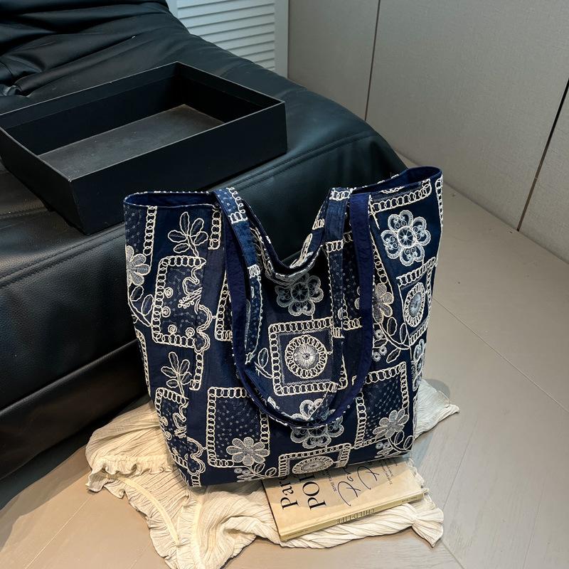 Тенденция личности повседневная простая летняя новая 2025 мода большая вместимость сумка женская в иностранном стиле на плечо сумка-тоут