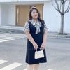 Это летнее утягивающее и модное платье А-силуэта с короткими рукавами — стильное и элегантное платье в женском стиле
