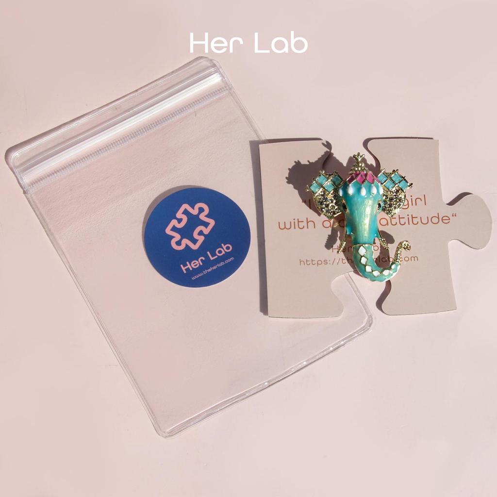 Her Lab | Великолепная тщательно продуманная костюмная брошь в стиле ар-деко со слоном, бирюзовой эмалью и цветными стразами