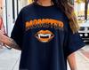Футболка Comfort Colors® Momster, Ретро футболка на Хэллоуин, Милая осенняя футболка, Винтажная футболка с привидением, Жуткая футболка, Футболка Momster, Конфеты или розыгрыш