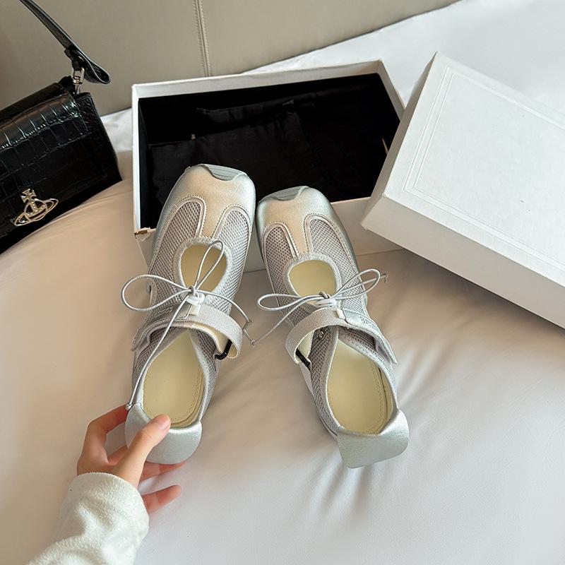 Французские туфли Мэри Джейн с мелким вырезом женские 2025 лето новая кожа полые спортивные повседневные модные балетки