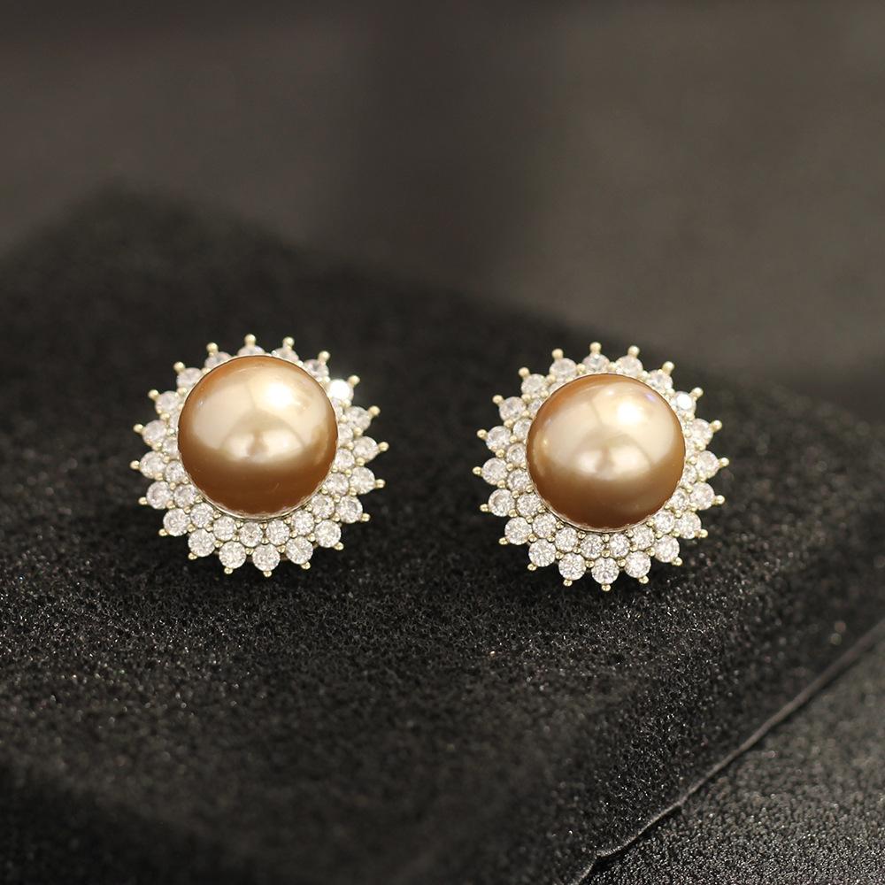 Серьги-гвоздики из стерлингового серебра 925 пробы, two-color pearl stud earrings with elegant golden pearl, держатель для цветов с микро-инкрустацией цирконами, легкая роскошь, высококачественные