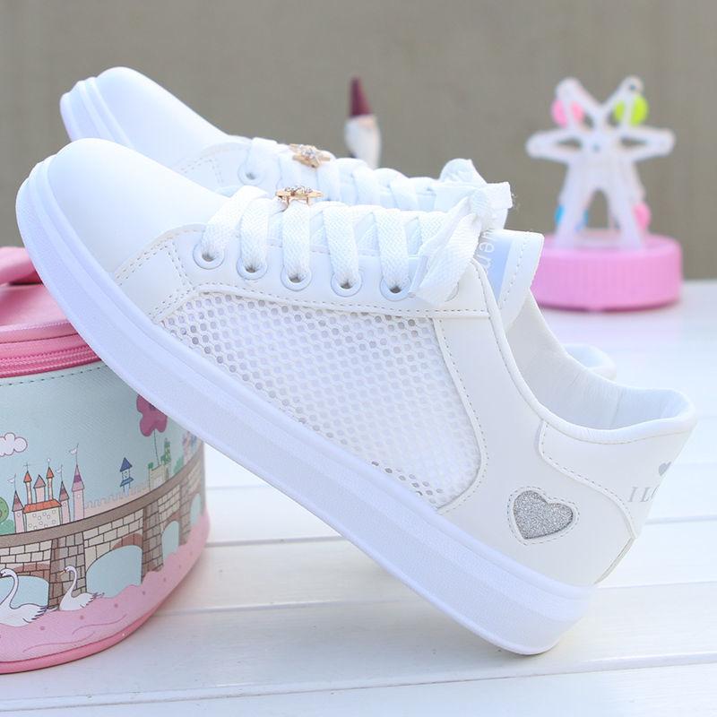 2024 Летняя женская обувь Новые нескользящие белые туфли для ходьбы Женская сетчатая поверхность с полыми повседневными сетчатыми поверхностями модные туфли для досок