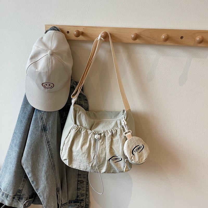 2025 New Lightweight Shoulder Bag Large Capacity Simple Commuting Versatile Bag Women’s Good-Looking Casual Nylon Cloth Bag