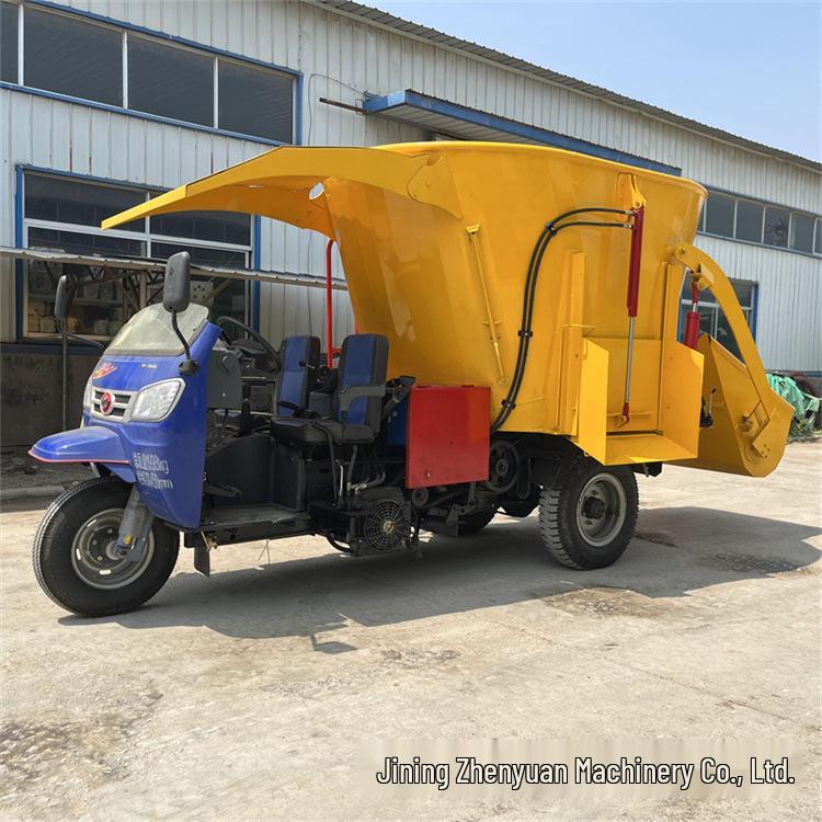 Automatic Livestock Fodder Spreader and TMR Mixer Vehicle