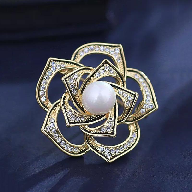 Camellia Brooch, High-end Feminine Charm, Delicate and Elegant Pearl Brooch