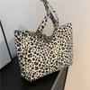 2025 новая легкая и простая наплечная сумка модная сумка-мессенджер в стиле инс трендовый леопардовый принт большая вместимость сумка-тоут женская