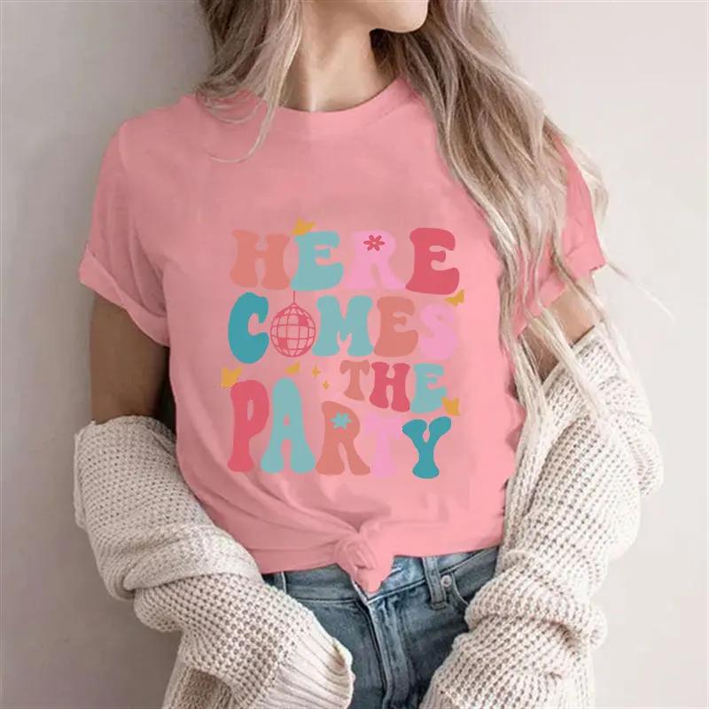Футболка для женщин Here Come The Bride/Футболки для вечеринок Отличные топы для девичников Футболки для свадебных вечеринок в стиле ретро Футболки для подружек невесты