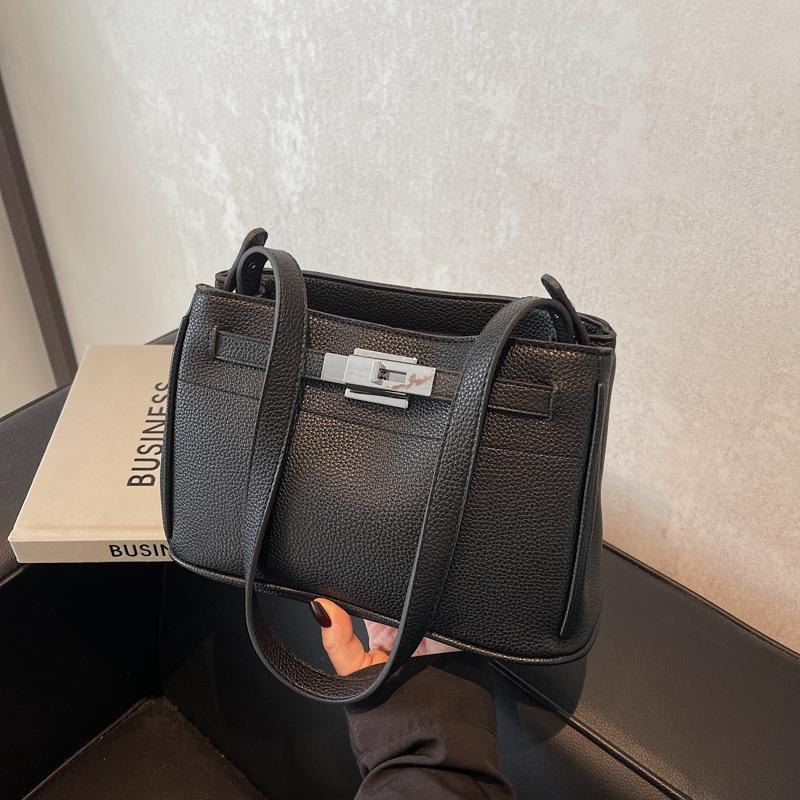 Large Capacity New Casual Shoulder Messenger Bag Fashionable Versatile Commuter Bag