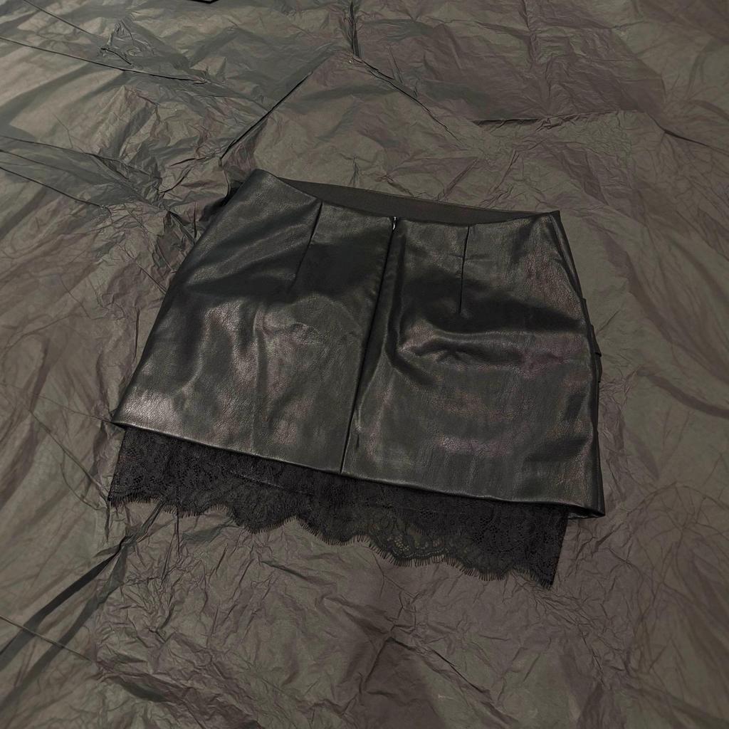 Сексуальная мини-юбка с кружевом и вставками из ПУ-кожи, с оборками, Осень/Зима 2025