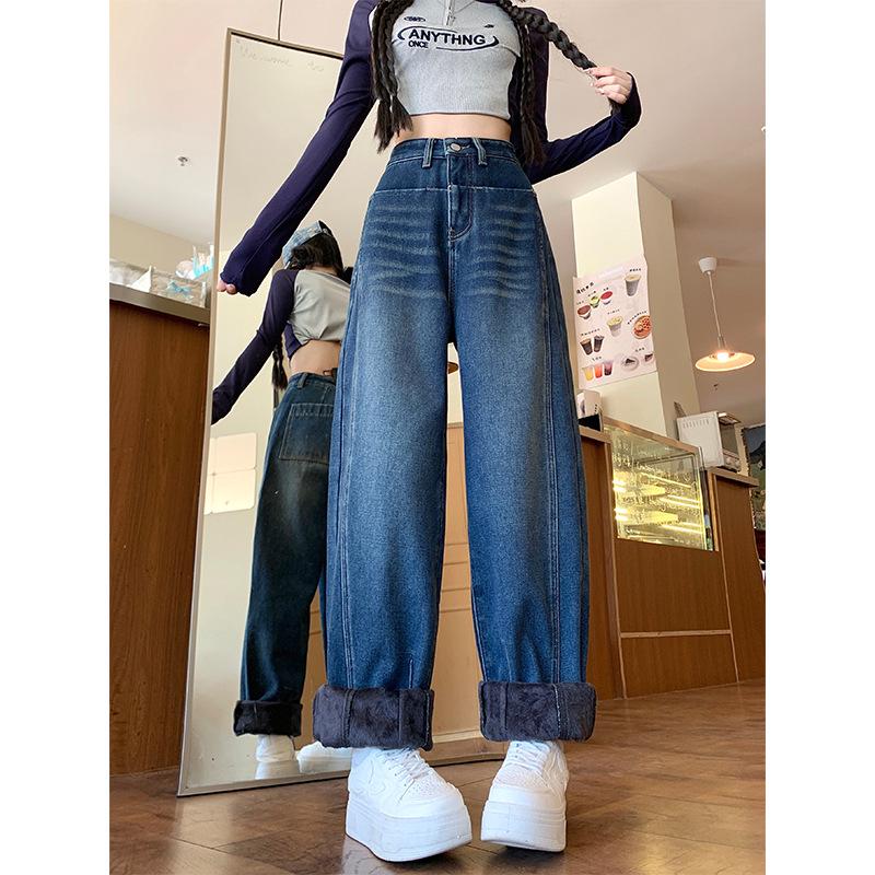 Женские джинсы с широкими штанинами на флисовой подкладке: Уютный осенне-зимний стиль, дизайн «ятаган», большой размер, идеально для фигуры «груша», длина до пола.