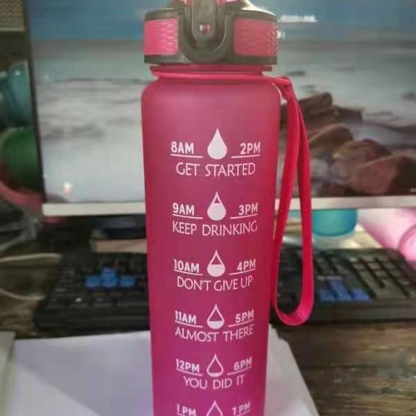 Градиентная 1000 мл всплывающая спортивная бутылка для воды из тритана со шкалой и соломинкой