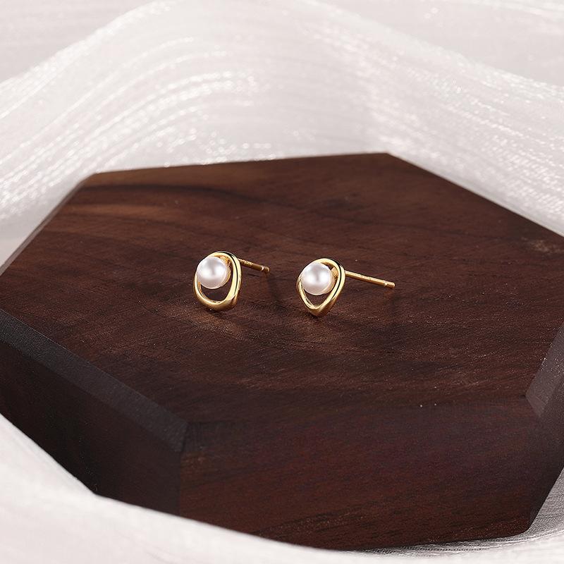 Простые серьги с жемчугом в кольце для женщин, французские высококачественные и элегантные универсальные серьги с темпераментом