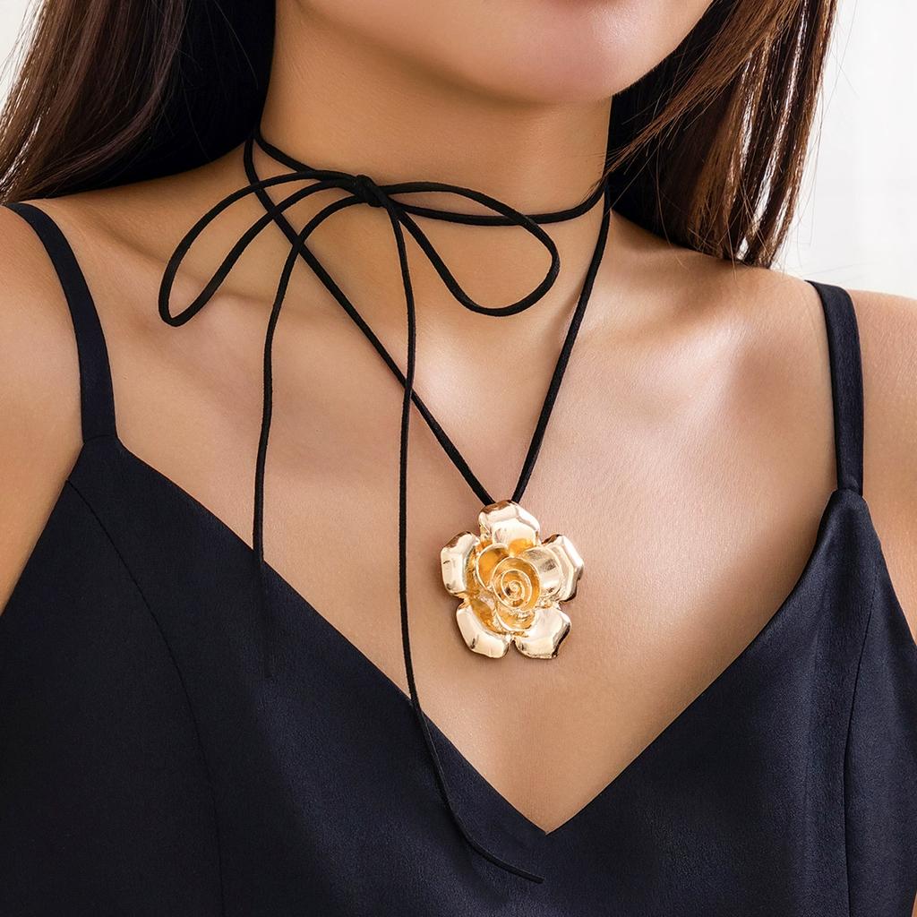 Ethnic Style Retro Flower Necklace Female Niche Versatile Flannel Flower Collar Necklace