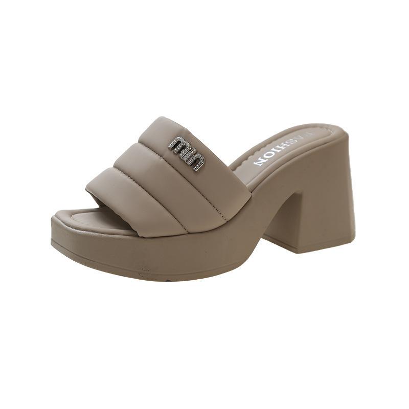 Стразы на толстой подошве одно слово крутые тапочки женские летние новые модные большие размеры внутренние увеличивающие рост наружные тапочки босоножки на высоком каблуке