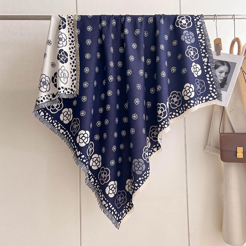 Темпераментная камелия Высококлассный большой квадратный шарф Двусторонний имитация кашемира Утолщенный шарф с декоративной шалью