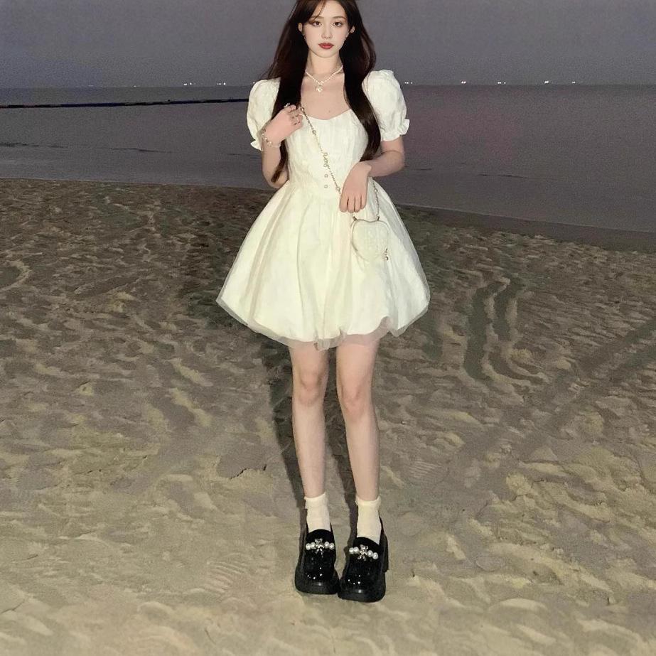 Элегантное платье с рукавами-фонариками в стиле французского лоскутного шитья: Юбка с цветочным принтом для милого и пикантного образа принцессы