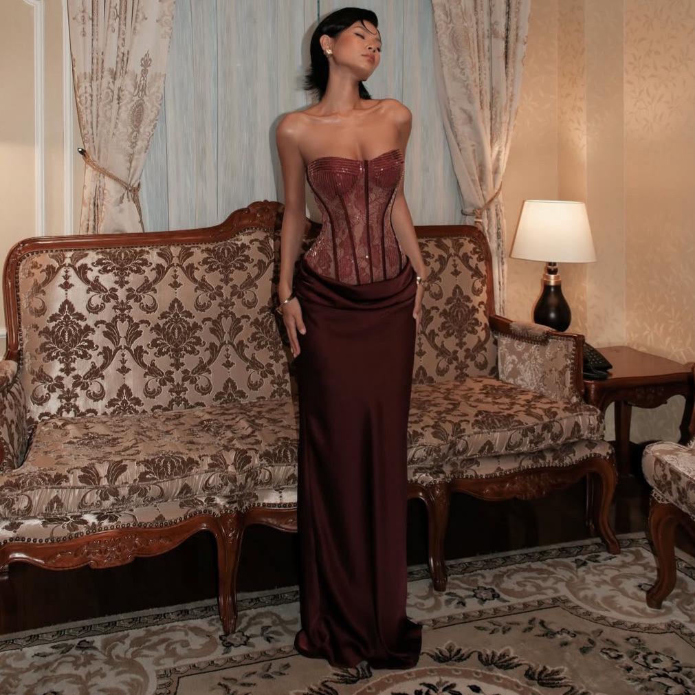 Бордовое strapless кружевное облегающее длинное платье - Стильная уличная одежда для жарких свиданий
