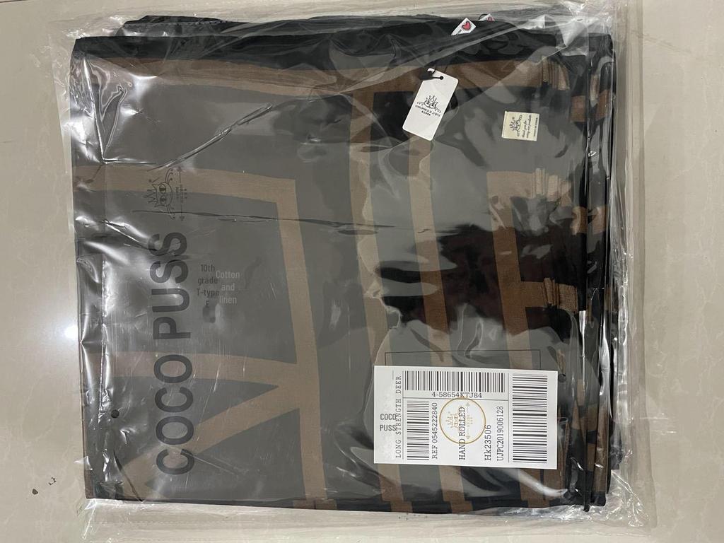 Geometric Silk Scarf: Versatile Spring & Autumn Shawl for Air-Conditioned Spaces and Seaside Holidays