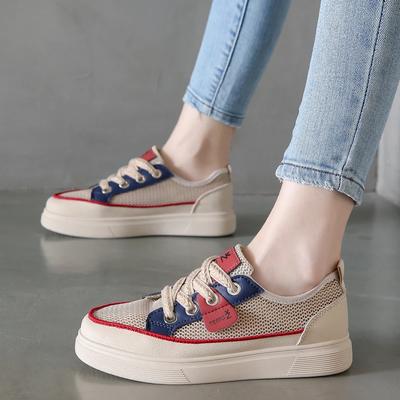 Мода Женская обувь 2024 Сетчатая женская вулканизированная обувь Дышащие женские кроссовки Смешанные цвета Шнуровка Плоская платформа Женская повседневная обувь