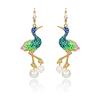Серьги-кольца в форме журавлей от Superchic Jewelry с австрийскими кристаллами и жемчугом из покрытого белым/зеленым/красным золотом/родием металла.