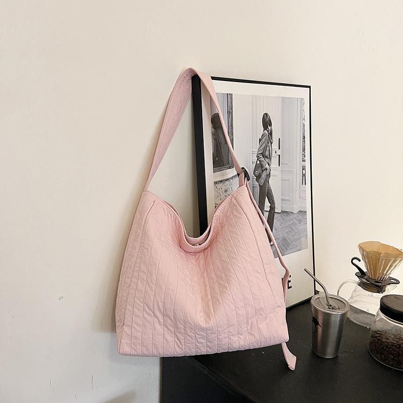 Bucket Bag Pleated Underarm Bag Women'S Simple Texture Bag Versatile Commuter Large Capacity Messenger Tote Bag Women