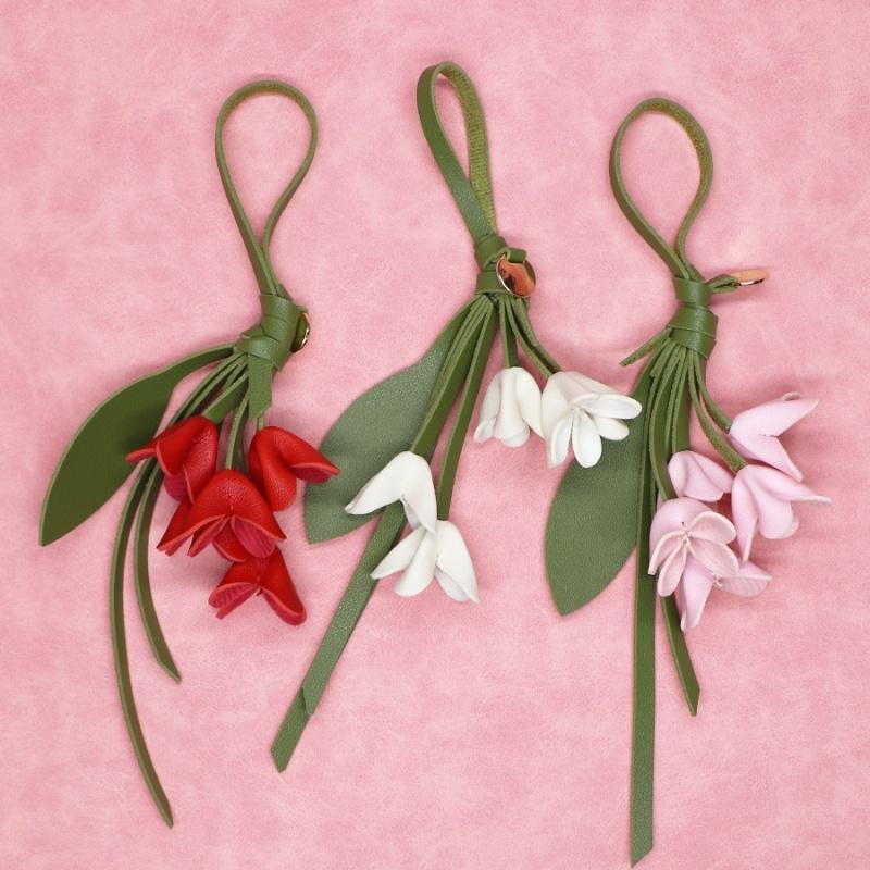 Высококачественный брелок из искусственной кожи с имитацией османтуса; Элегантный подвес-сумка; Декор рюкзака искусственными цветами; Идеальный подарок.