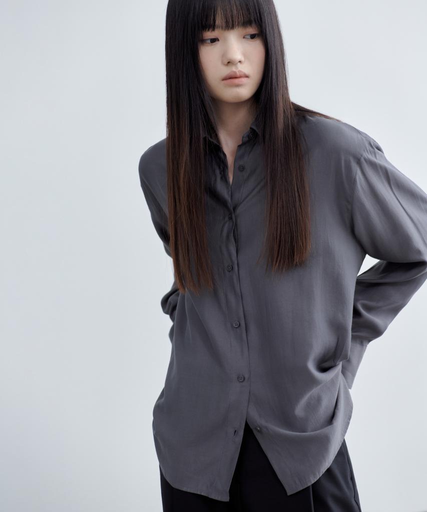 MUSINSA STANDARD WOMAN Women'S Relaxed Satin Shirt [Dark Grey]