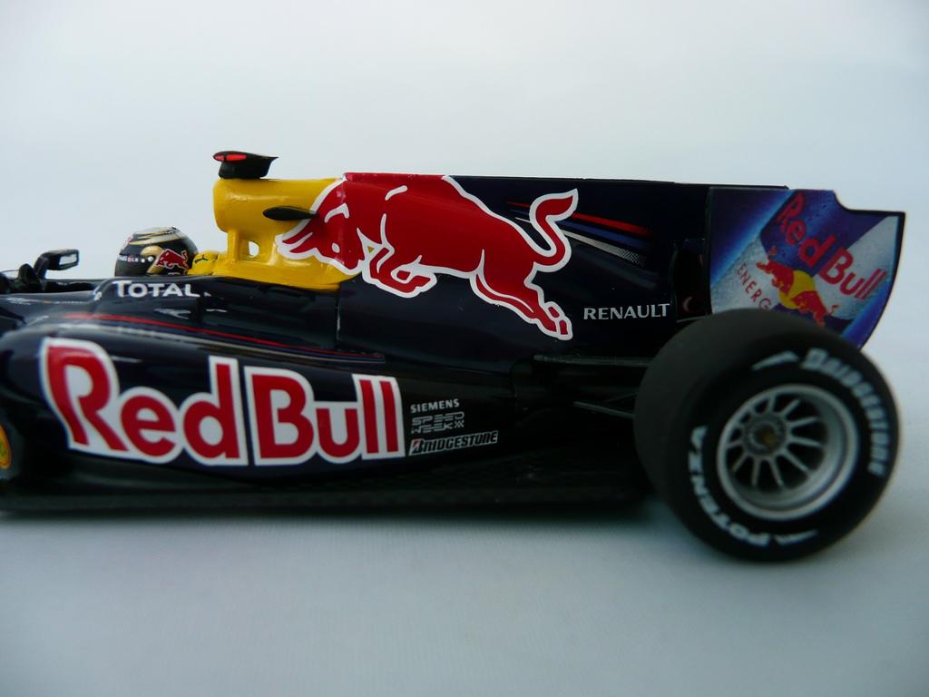 F1 2010 Red Bull Racing Renault RB6 Себастьян Феттель 1/43