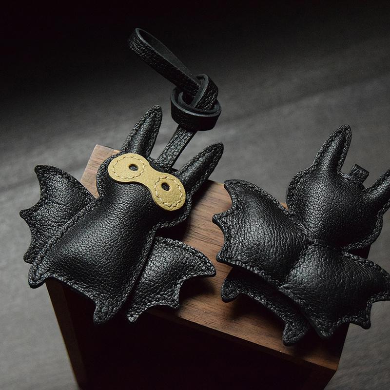 Маленькая кожаная подвеска-брелок для ключей от машины ручной работы в виде летучей мыши, милый хеллоуин, простой черный брелок