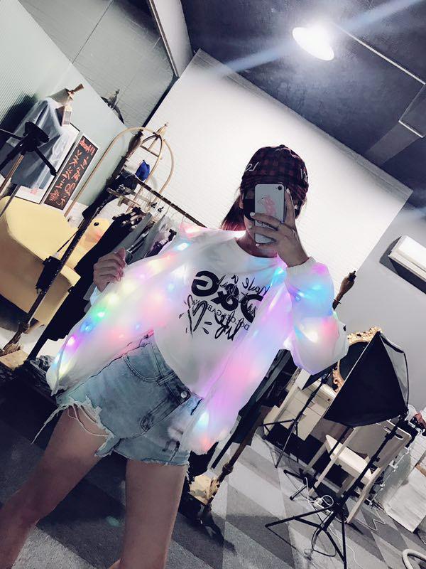 Стиль TikTok 611: Разноцветная светодиодная светящаяся мигающая повседневная куртка в наличии