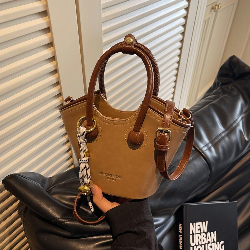 Корейская нишевая сумка женская 2025 новая весна и лето универсальная сумочка популярная одноплечевая сумка-мессенджер сумка-ведро