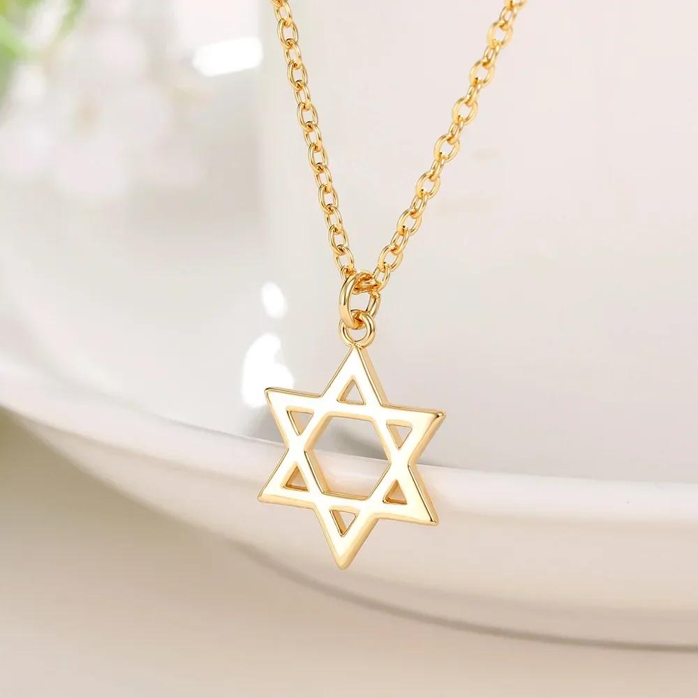 Европейское и американское простое ожерелье с золотым цирконом в форме сердца для женщин, высококлассный модный темперамент, нишевый дизайн, ювелирные изделия Wh