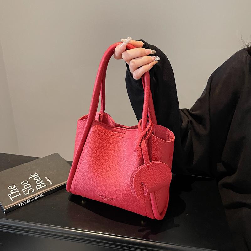 Сумка большой вместимости женская весна-лето универсальная 2025 новая повседневная ретро сумка-мессенджер простая и популярная портативная сумка-ведро