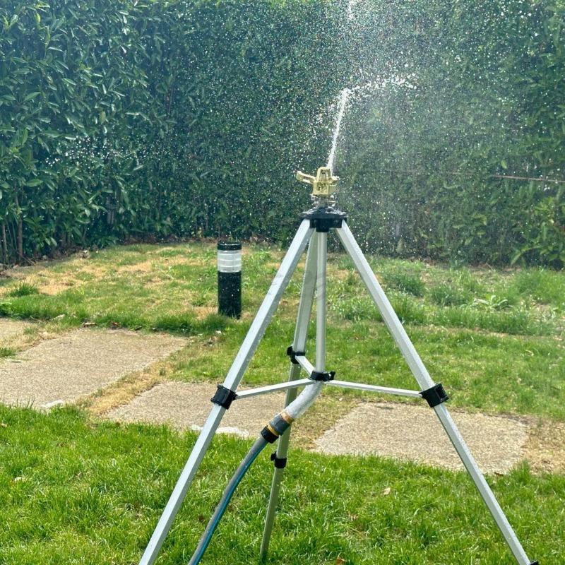 Scalable Automatic Sprinkler Irrigation Lawn Watering Machine with Rotating Nozzle and Large Tripod for Agricultural Irrigation