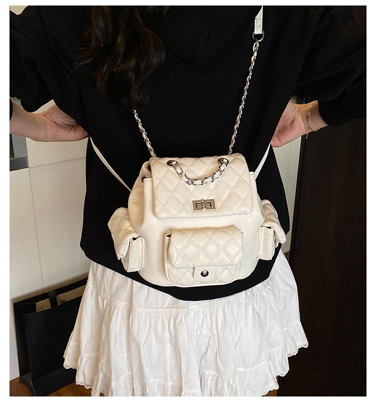 Женский рюкзак с ромбовидной вышивкой, нишевый дизайн, 2025 новый популярный универсальный маленький рюкзак-ведро на цепочке, маленькая школьная сумка