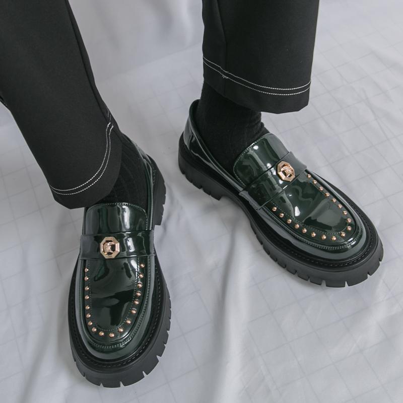 Дизайнер Моды Новые Зеленые Черные Лоферы с Заклепками Для Мужчин Балетки Мужские Для Ходьбы Обувь для Увеличения Роста Деловые Платья Мокасины