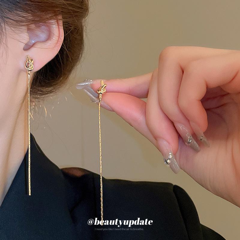 Серебряные серьги-кисточки с игольчатым узлом: Легкие роскошные серьги европейского и американского дизайна из высококачественного металла с индивидуальным дизайном