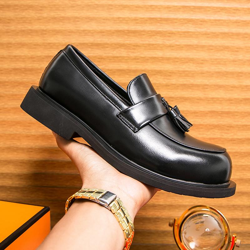 Модная мужская повседневная обувь Модные деловые мокасины без застежек Лоферы Высококачественные мужские кожаные свадебные туфли Модные вечерние лоферы с кисточками