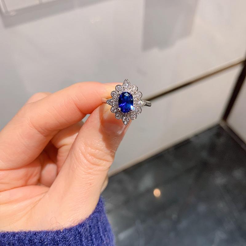 Кольцо с цирконием, позолоченное кольцо с микроинкрустацией, кольцо с синим корундом, женская бижутерия.